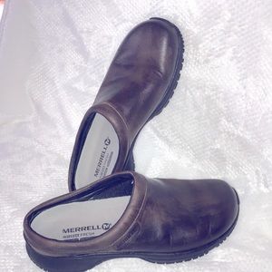 Women’s brown Merrill shoes size 9.5. Barely worn. Great condition.
